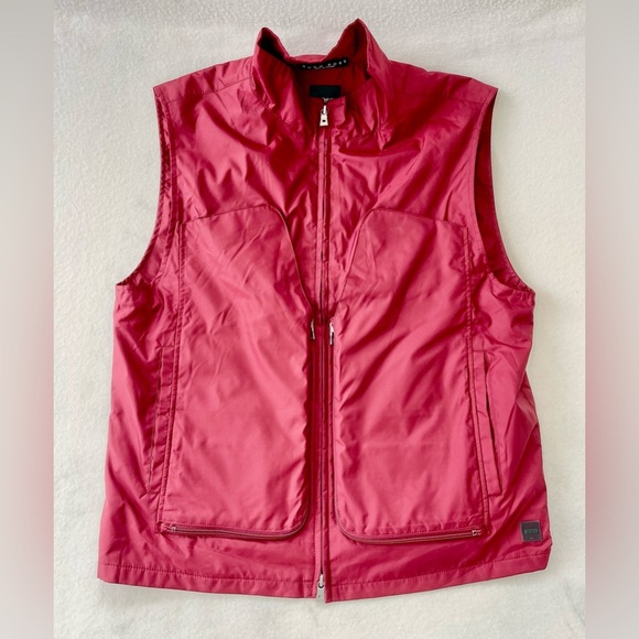 HUGO BOSS
Hugo Boss Golf Technical Stealth Pocket Vest Size L
Elevate your style - Picture 1 of 9